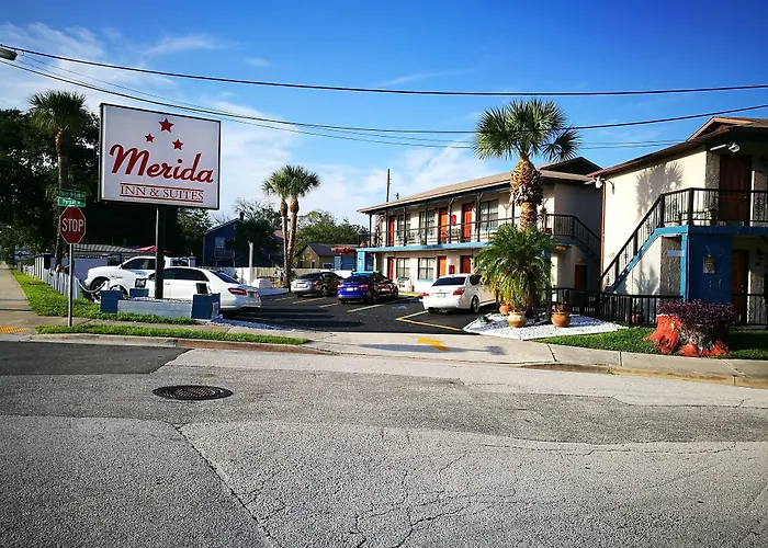 Motels Merida Inn & Suites