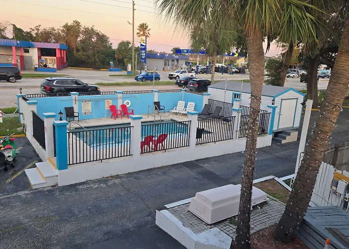 Motels Merida Inn & Suites